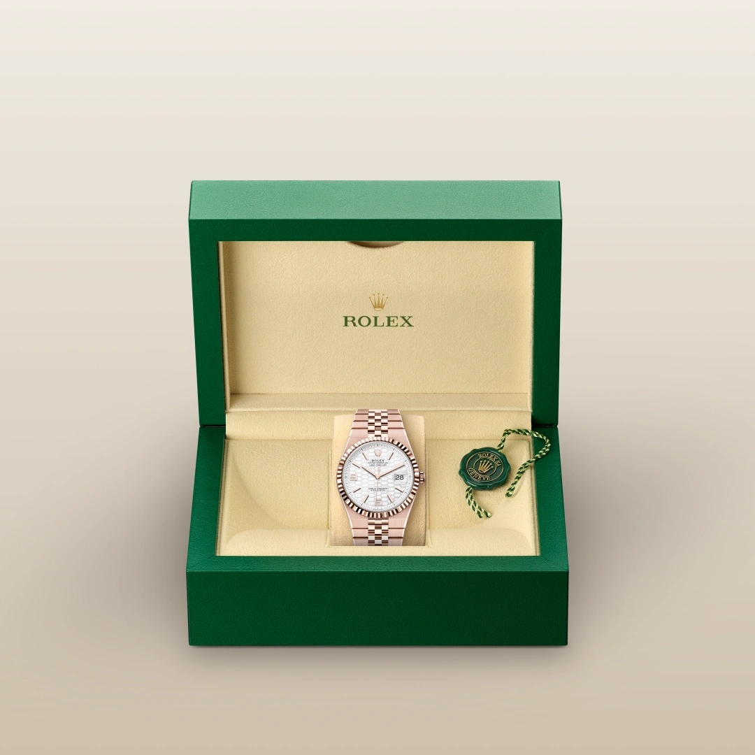 Rolex Land-Dweller 40 Oyster, 40 mm, Everose gold M127335-0001