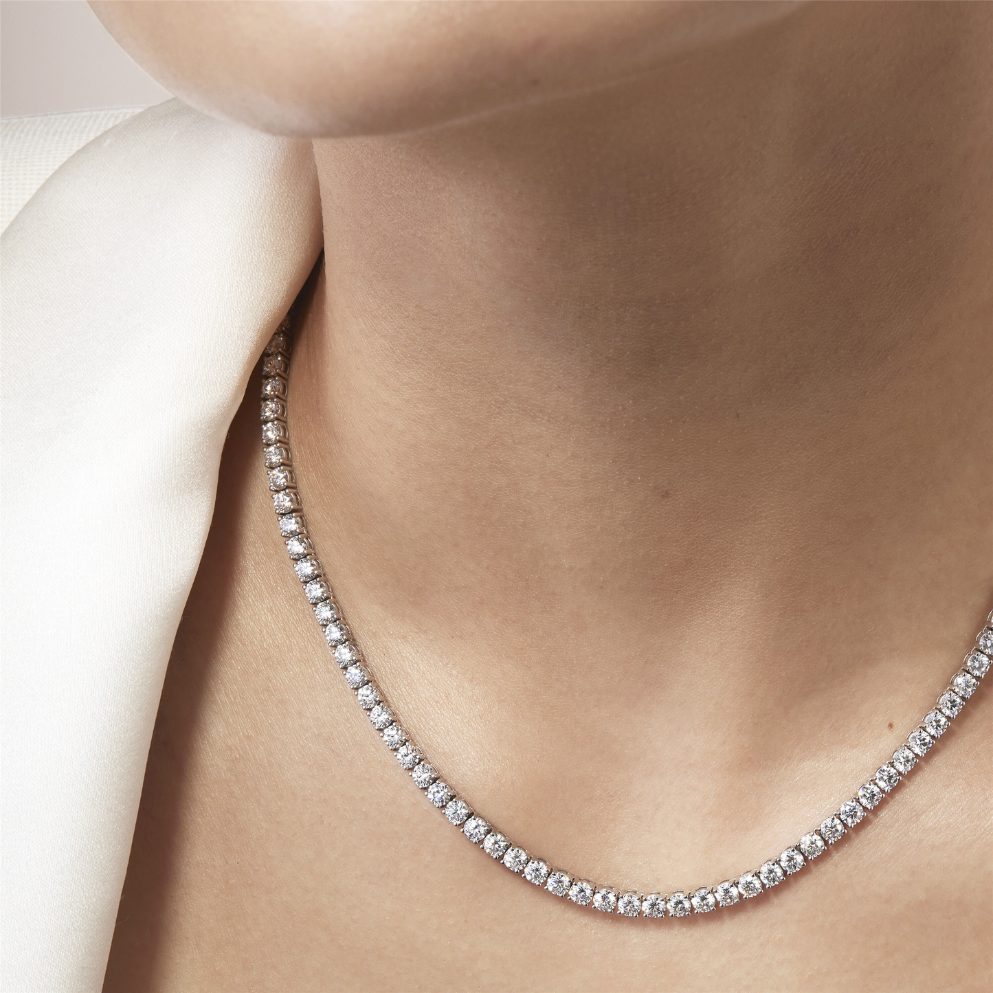 Hearts On Fire Signature Uniform Line Necklace in 18k White Gold