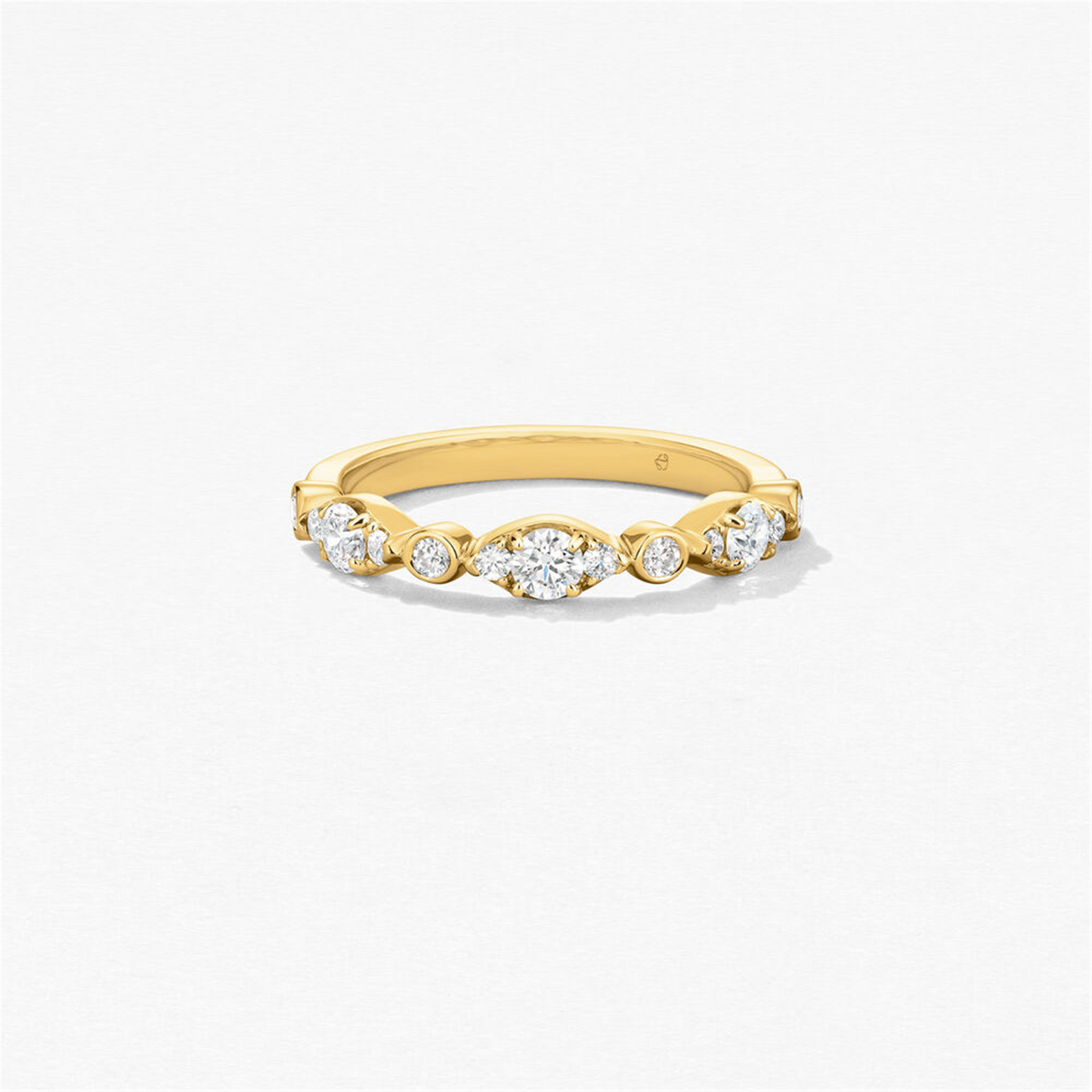 Hearts on Fire 18k Gold Bezel Regal Band