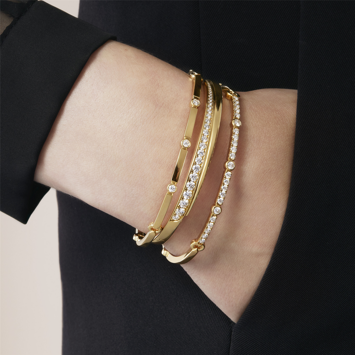 Hearts On Fire Copley Multi-Stone Diamond Bangle, Medium in 18k Gold