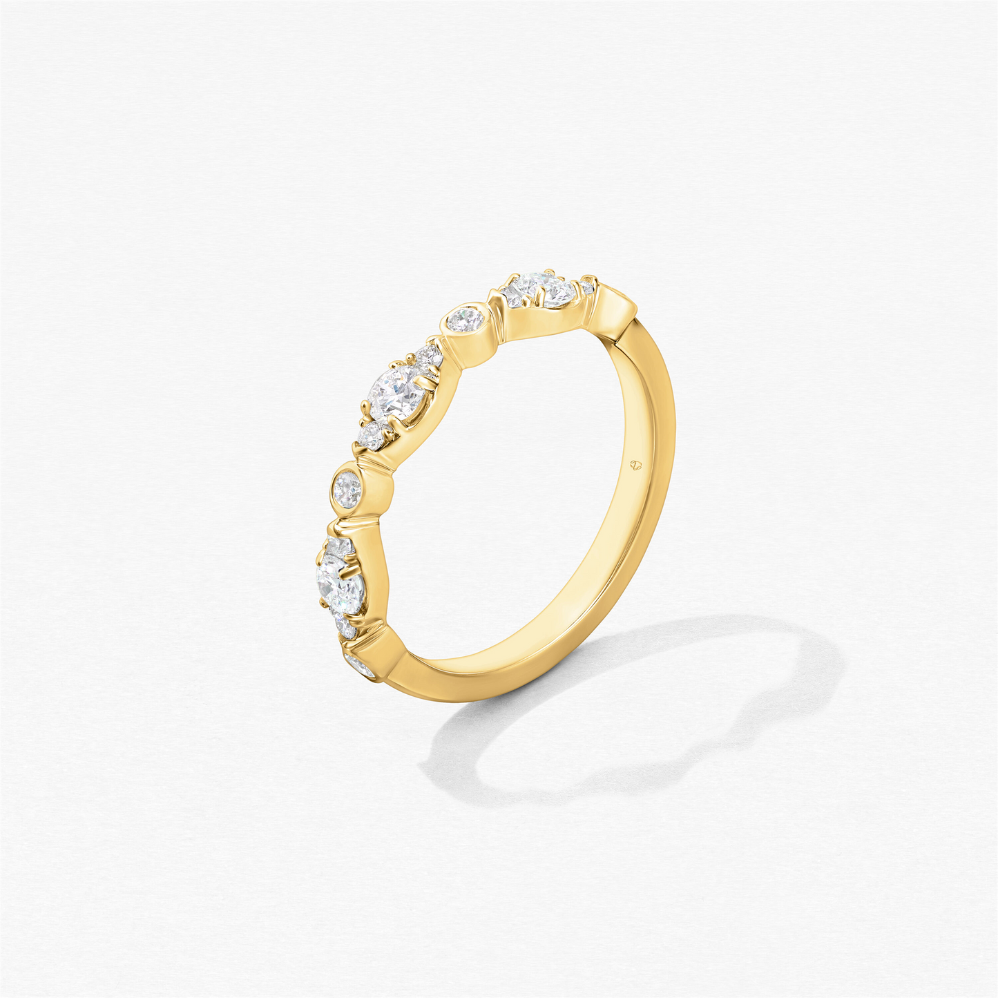 Hearts on Fire Bezel Regal Band in 18k Yellow Gold