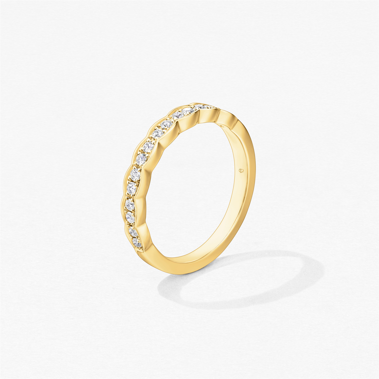 Hearts on Fire Lorelei Floral Diamond Band in 18k Gold