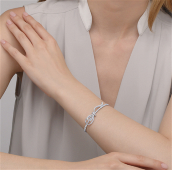 Kwiat Platinum Diamond Ribbon Bangle, 3.75 mm
