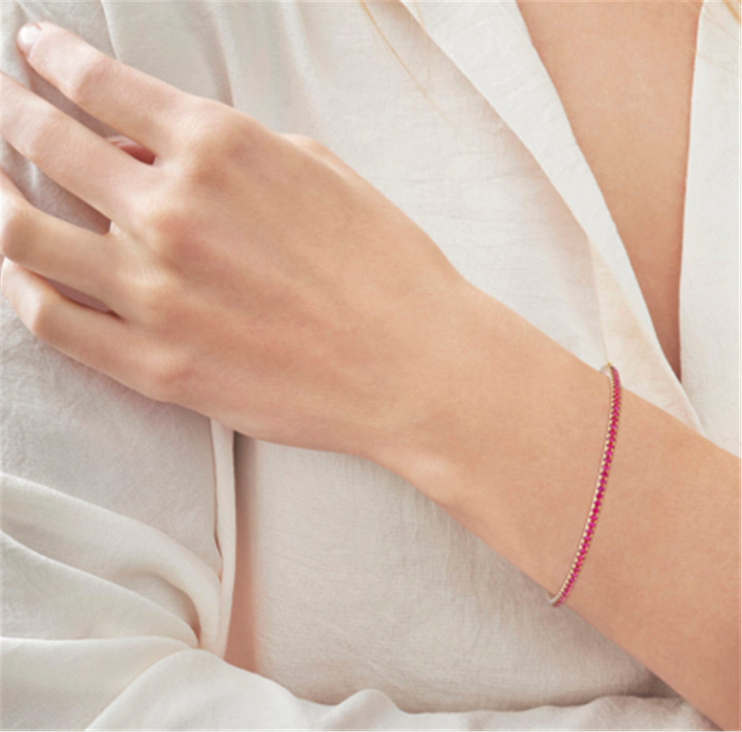 Kwiat 18k Gold Stackable Slim Bangle with 1ct Rubies