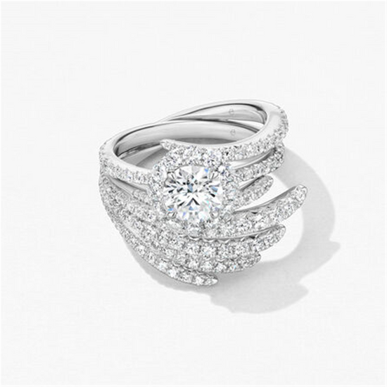 Hearts on Fire Platinum Vela Solitaire Engagement Ring